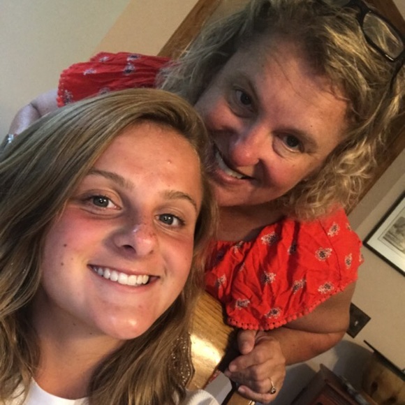 Meet your Posher, Melissa - Picture 1 of 1